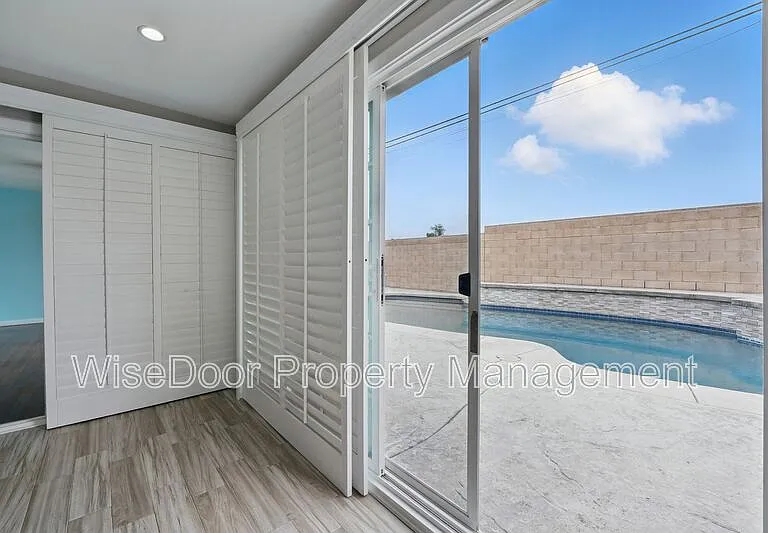 387 E Nubia St — Photo 24