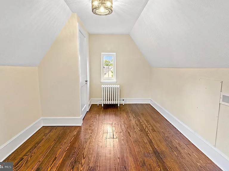 7704 Crossland Rd — Photo 47