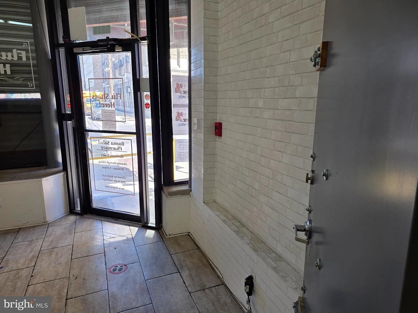 3 bed, 800 sqft, $1,850 — Photo 2
