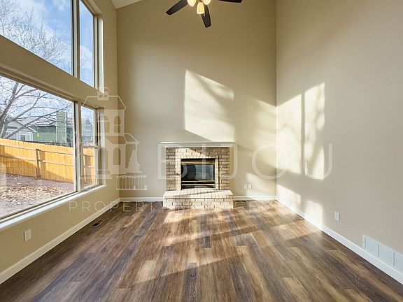 4th image of 1461 Grass Valley Dr