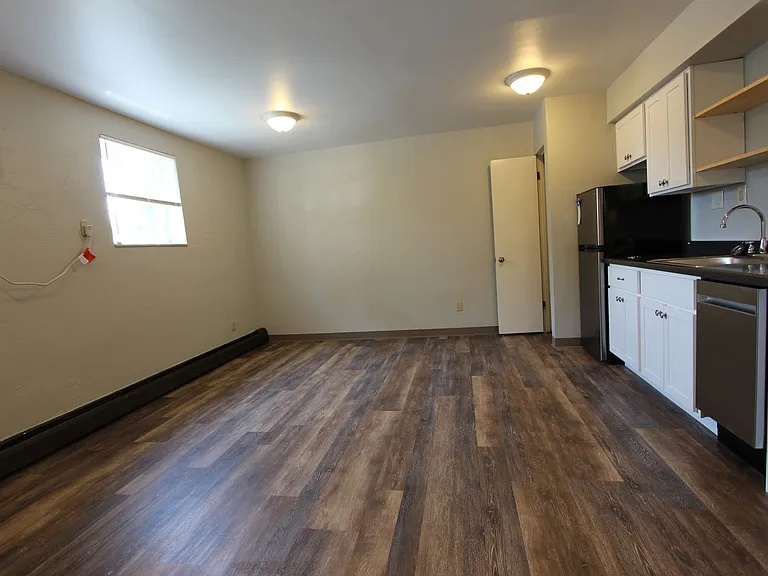 2522 Columbia Ave — Photo 4