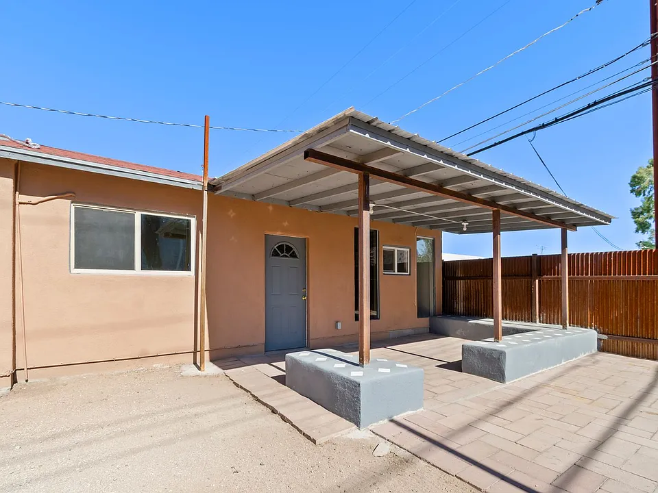 1541 E Mabel St