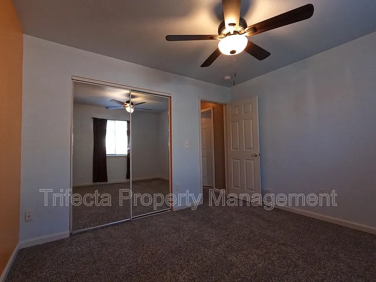 3627 Glenbarr Ct — Photo 9