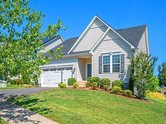 2nd image of 3013 Sun Valley Dr