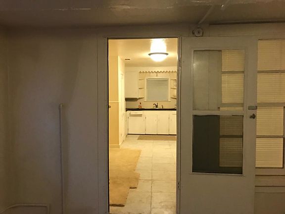 4th image of 933 S Greenville Ave