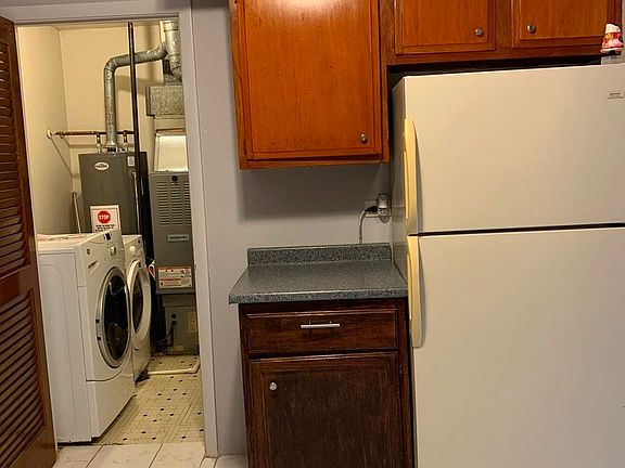 5th image of 1307 Kingsbury Dr Unit F