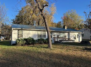 412 N Prewitt St, Nevada, MO 64772