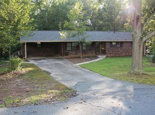 860 Lakeshore Dr, Winder, GA 30680