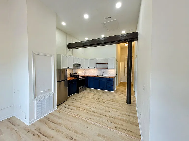 828 Campbell St — Photo 9
