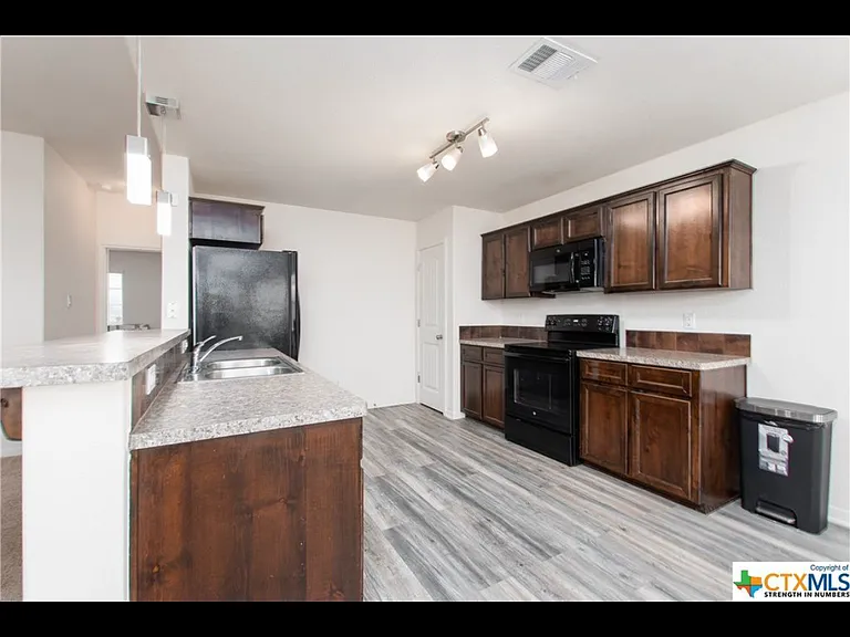 6806 Black Springs Dr — Photo 20