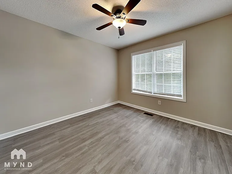 93 Deidre Ct — Photo 11