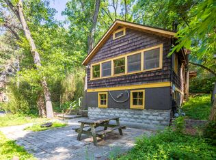 220 Roskin Rd, Porter, IN 46304