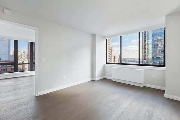 Rented by Greystar | media 35