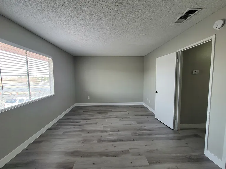 Cora Apartments — Photo 17