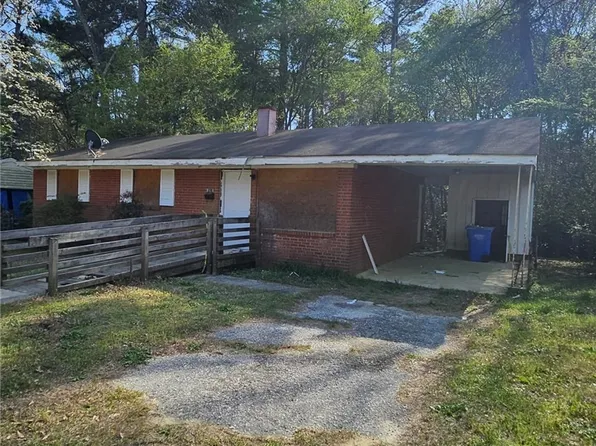 1454 Thelbert Dr, Fayetteville, NC 28301