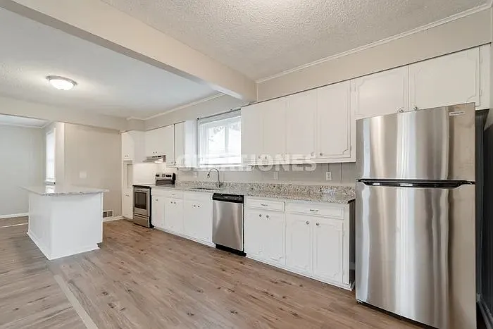 3 bed, 2.0 bath, 1941 sqft, $1,840 — Photo 2
