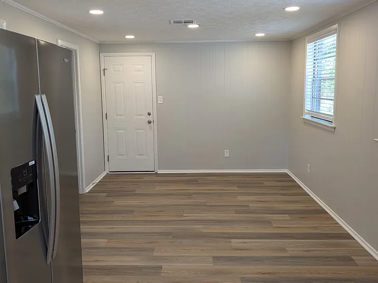 124 Magnolia Dr — Photo 2