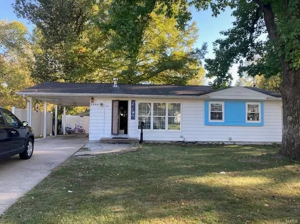 5200 Ville Angela Ln, Hazelwood, MO 63042