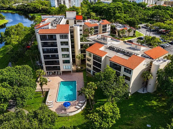 2322 S Cypress Bend Drive #311, Pompano Beach, FL 33069