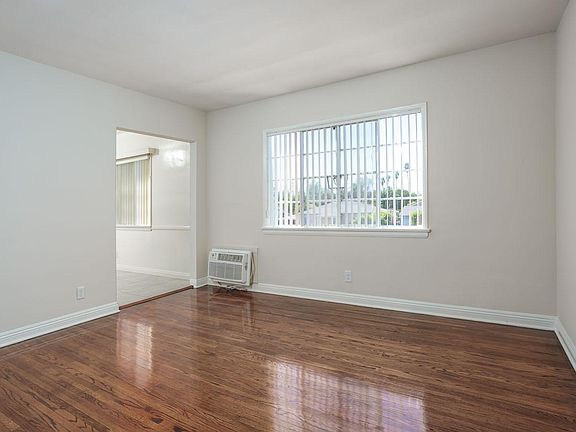 3rd image of 5434 Willowcrest Ave #4