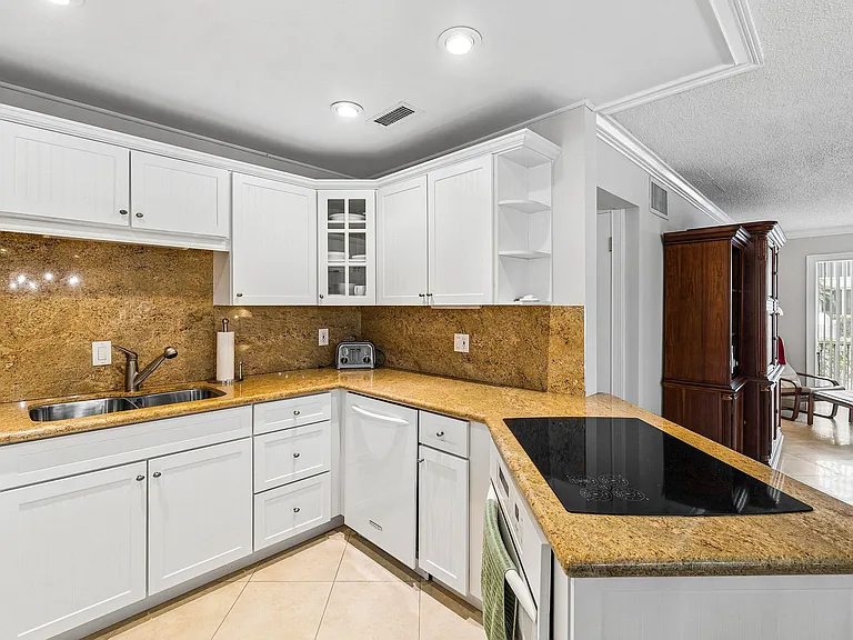 6417 Bay Club Dr #2 — Photo 9