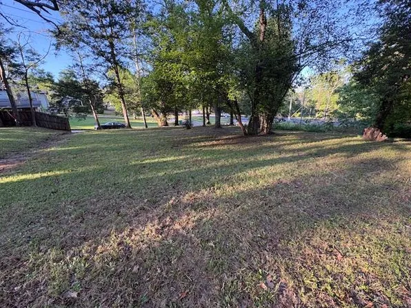 901 Hunter Dr, Palestine, TX 75801