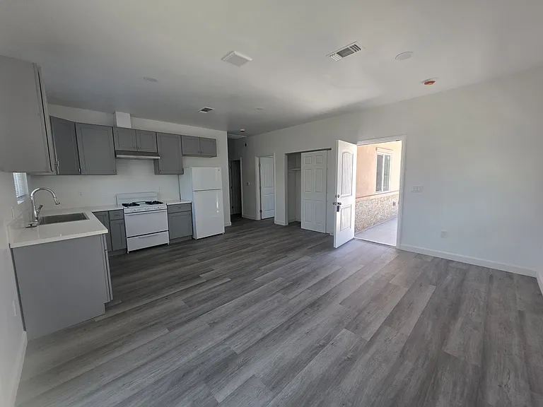 1265 Windsor Dr — Photo 21