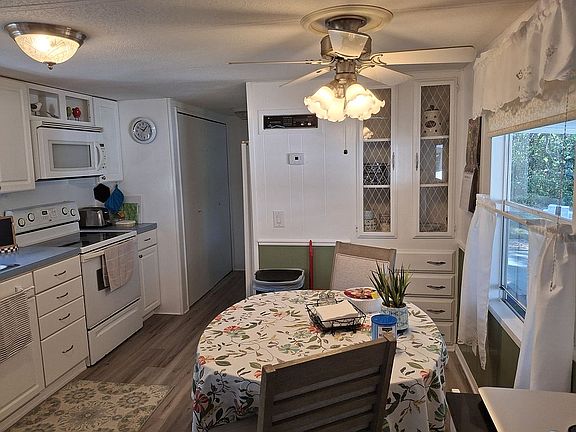 3rd image of 37820 Lake Gilbert Cir
