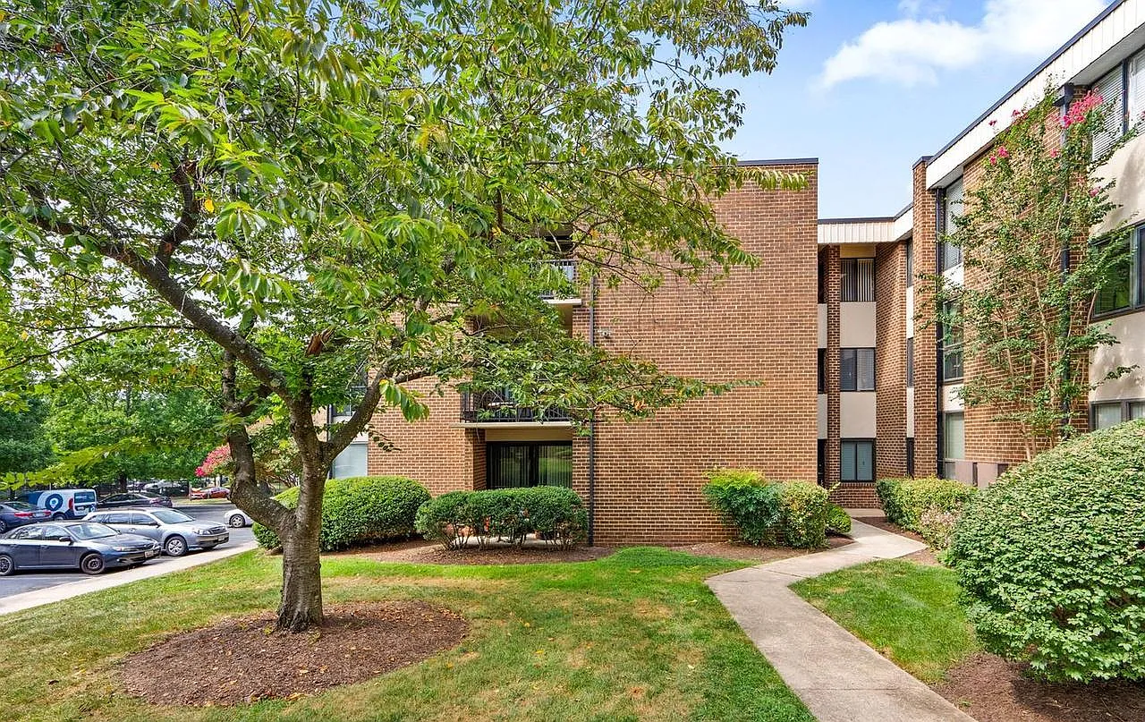 2109 Walsh View Ter — Photo 2