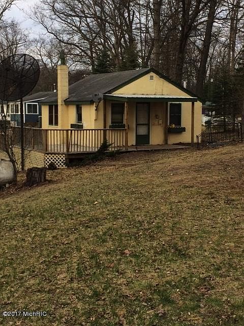 1st image of 467 W Lake Ave