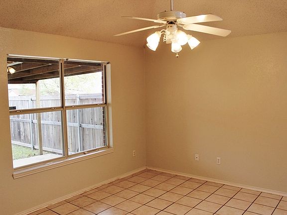 4th image of 1377 Daffodil Ln
