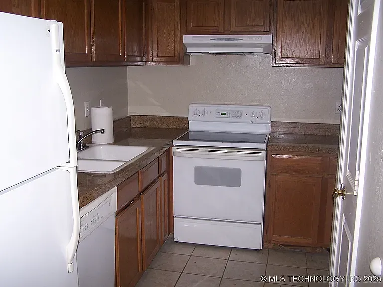 6639 S Victor Ave #G-112 — Photo 10