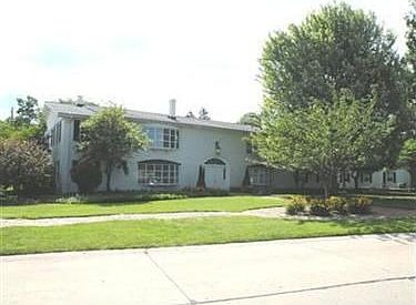 2nd image of 4 Meadowlawn Dr Unit 2
