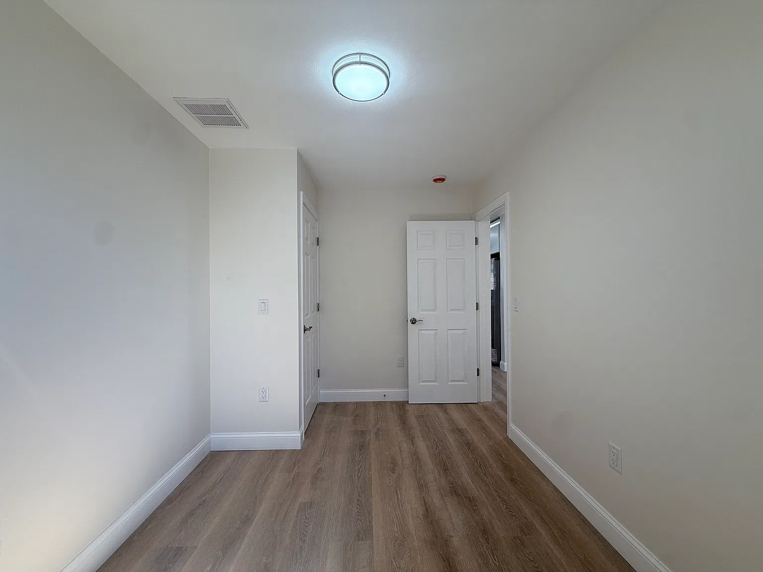 3 bed, 800 sqft, $2,250 — Photo 3