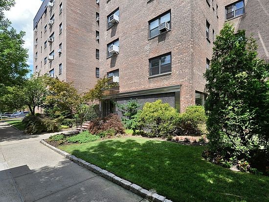2nd image of 3165 138th #Apt 1j