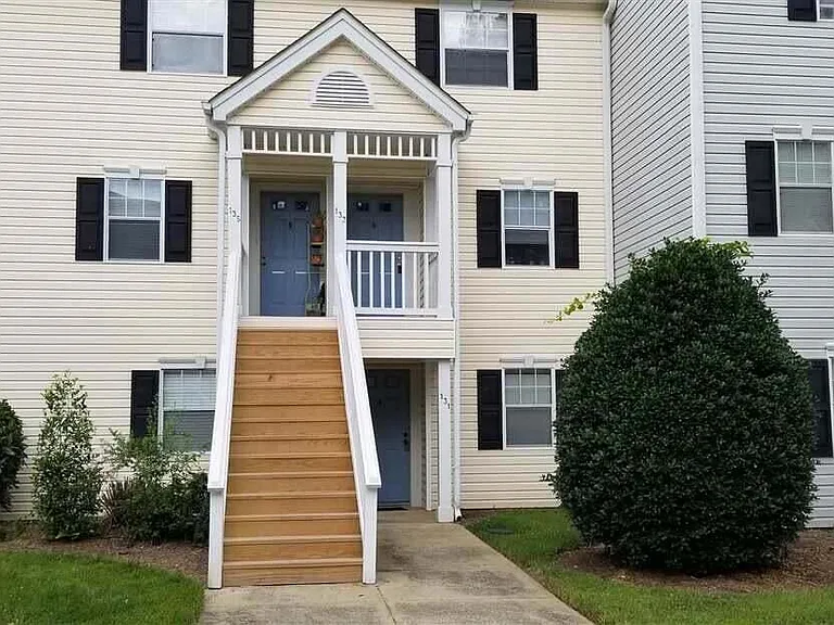 131 Kingsbury Dr — Photo 1