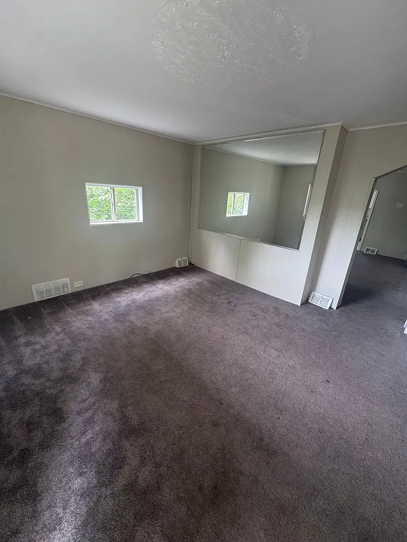 Charming 2BR Home in McKeesport — Photo 3