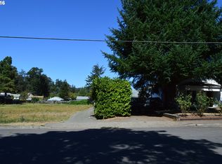 1430 E Madison Ave, Cottage Grove, OR 97424