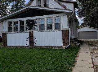 615 S McClun St, Bloomington, IL 61701