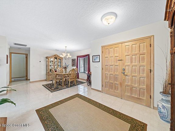 5th image of 2071 Bottlebrush Dr