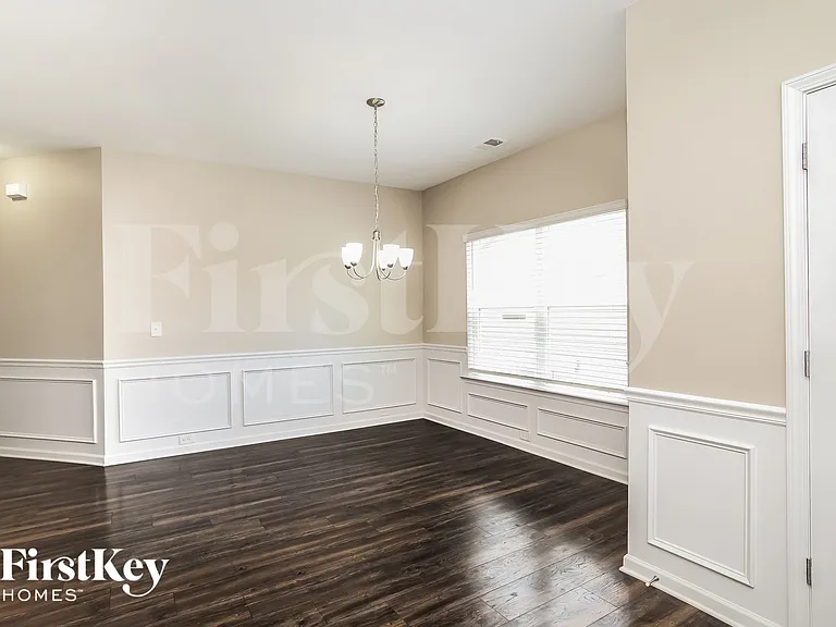 240 Jefferson Ave — Photo 4
