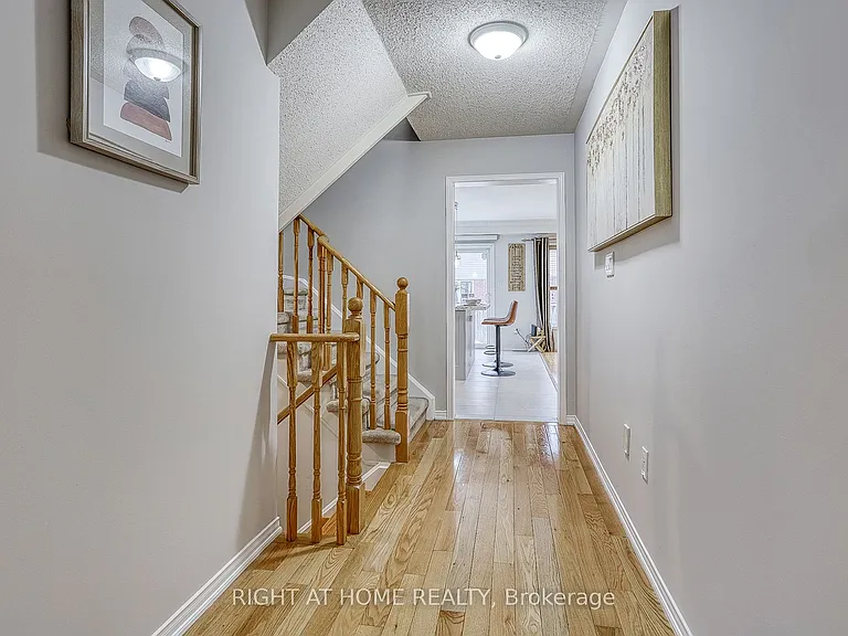 75 Carpendale Cres — Photo 8