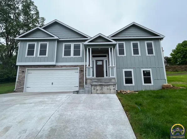 5105 SW Fieldcrest Ct, Topeka, KS 66610