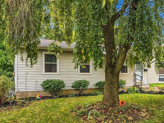 3rd image of 305 Lake St