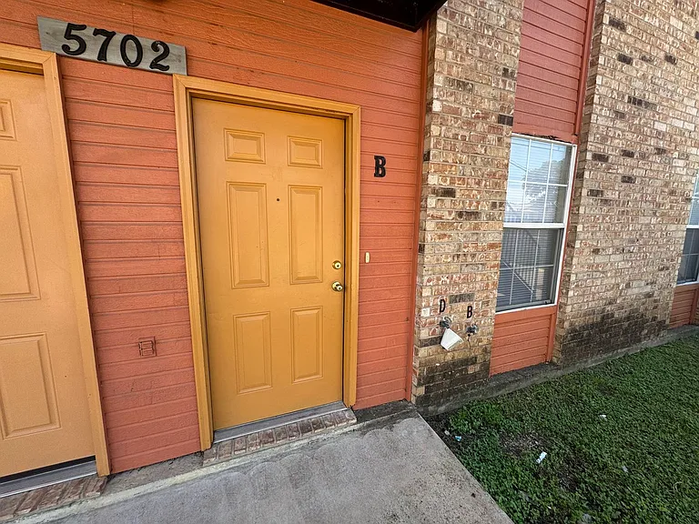 5702 Greengate Dr — Photo 20
