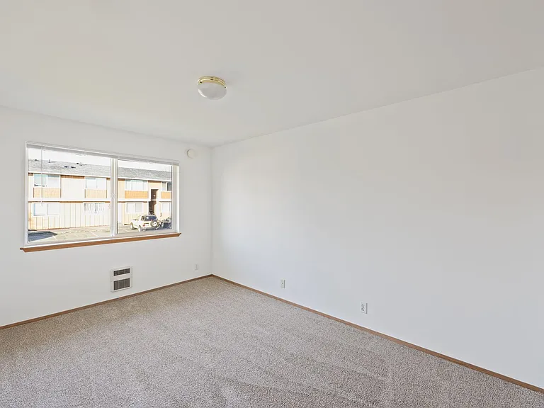 101 S Oak Harbor St #B102 — Photo 7