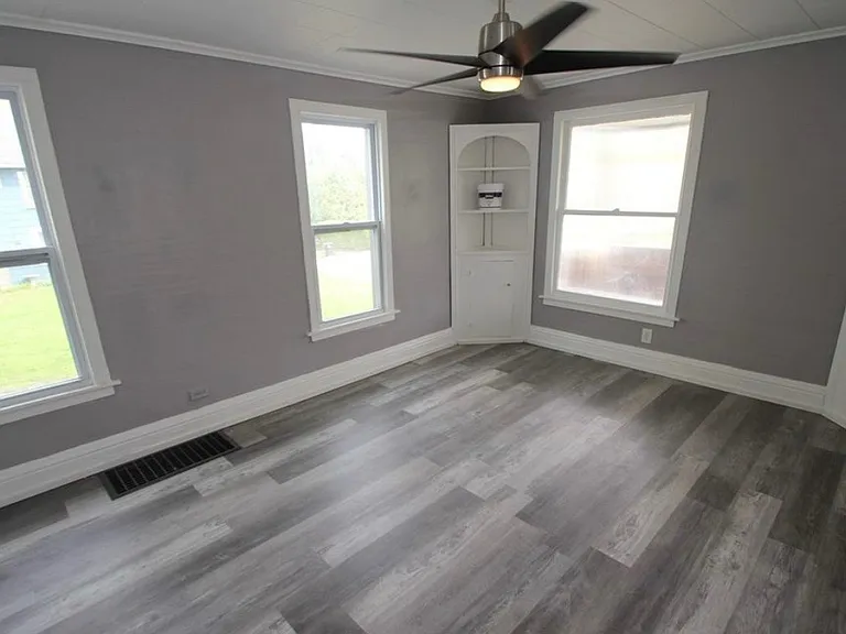569 Washington Ave — Photo 3