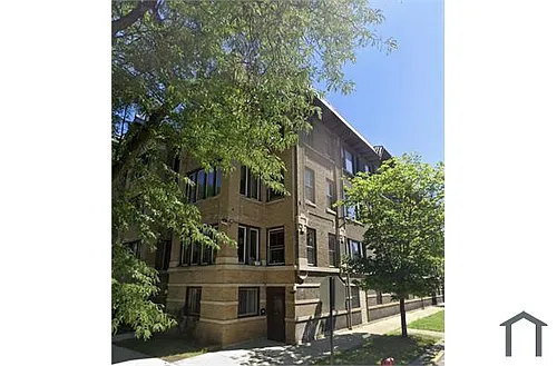 4827 S King Dr Photo 1