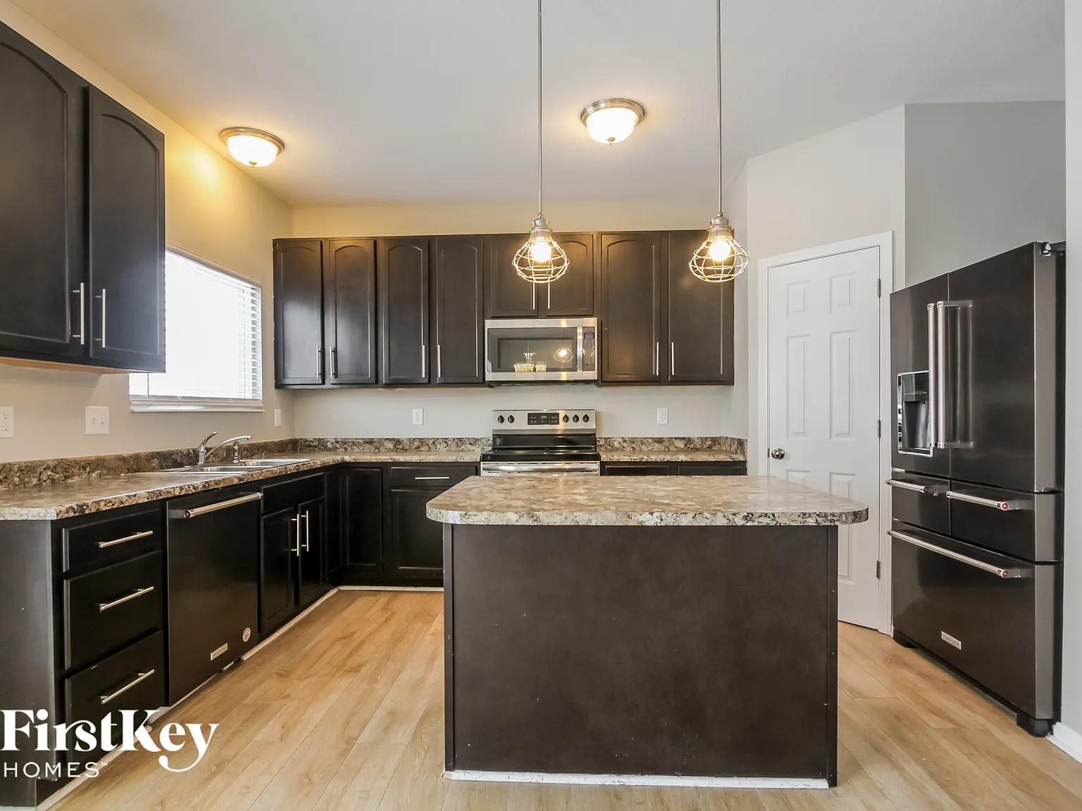 4 bed, 2.5 bath, 2258 sqft, $2,450 — Photo 4