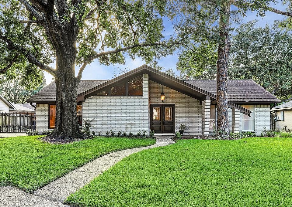1st image of 2735 Fontana Dr